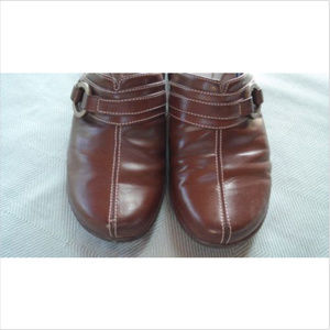 Liz Baker Brown Leather Slip On Mules w/ Metal Ring Accent, Slide On Loafers